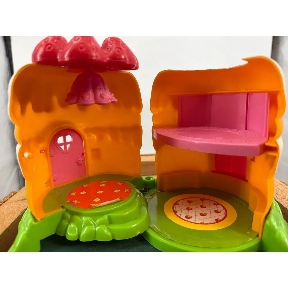 Vintage 1981 Strawberry Shortcake Berry Bake Shoppe Kenner Playset No 43500